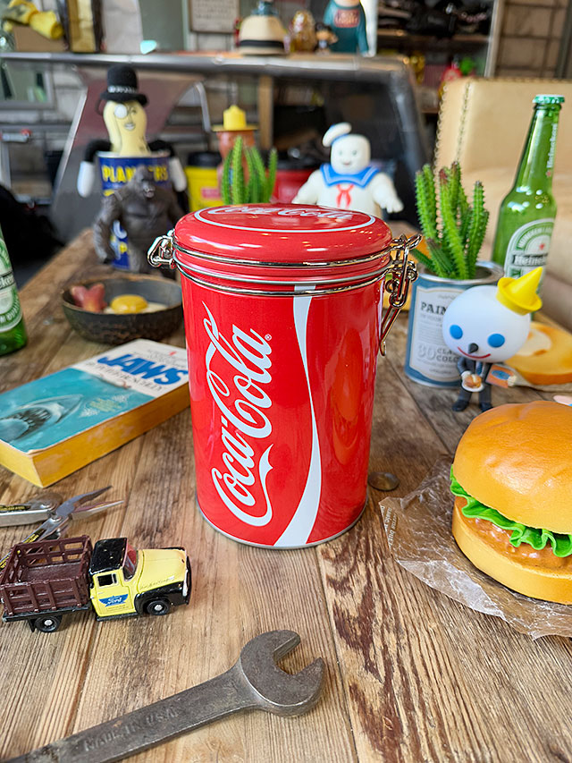 コカ・コーラ　キャニスター缶　ラウンドタイプ　（コーク缶） ■ アメリカン雑貨 アメリカ雑貨 | Coca Cola
