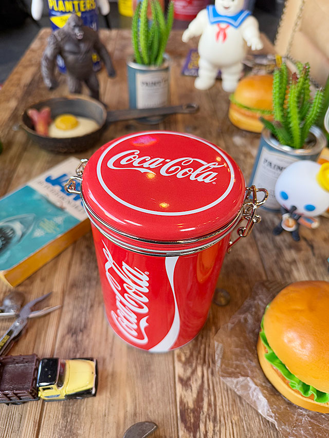 コカ・コーラ　キャニスター缶　ラウンドタイプ　（コーク缶） ■ アメリカン雑貨 アメリカ雑貨 | Coca Cola | 01