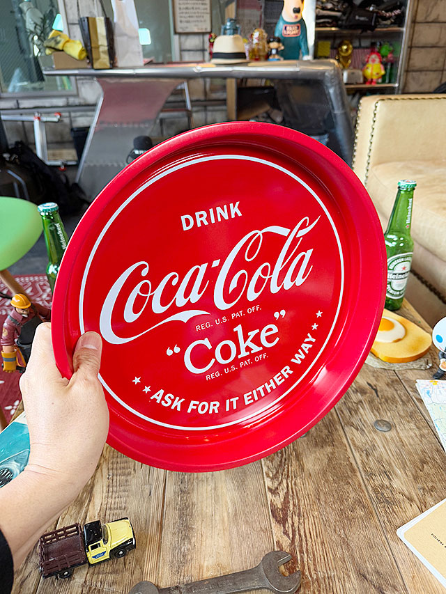 コカ・コーラ　サービングトレイ　ラウンド　ティントレイ　※サビ汚れがあります ■ アメリカン雑貨 アメリカ雑貨 |  | 01