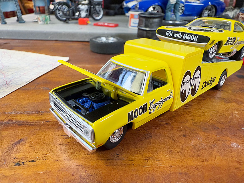 ムーンアイズ限定 M2 ミニカー 1974年 ダッジ トラック ＆ 1971