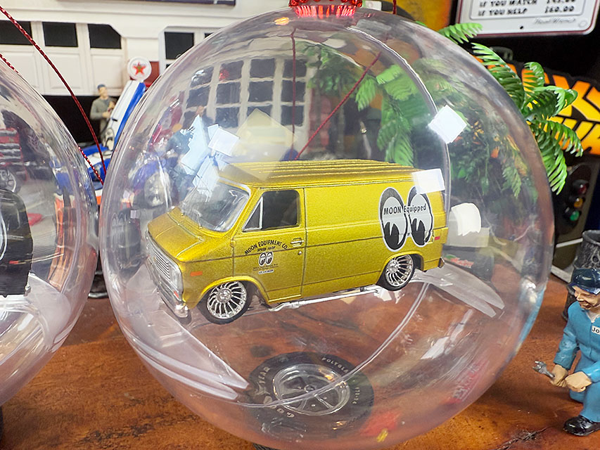 ムーンアイズ限定 M2 ミニカー クリスマスオーナメント 1971年