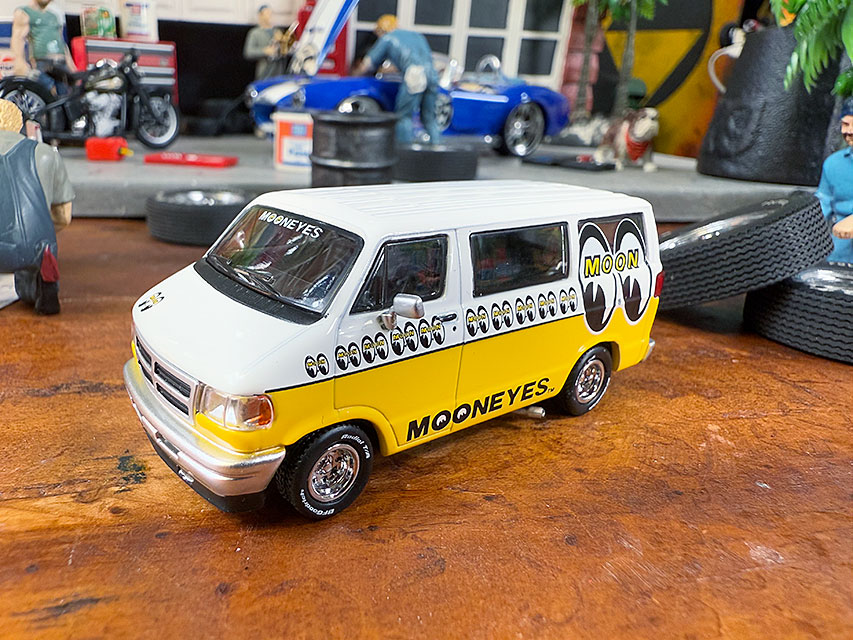 ターマックワークス×ムーンアイズ　限定コラボミニカー　ダッジ　バン　ムーンアイズ　1/64スケール ■ アメリカン雑貨 アメリカ雑貨 | 