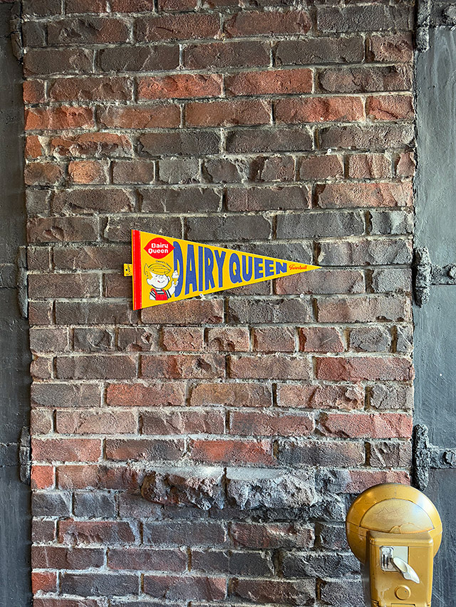 アドバタイジングキャラクター　ペナント　（デイリークイーン） ■ アメリカン雑貨 アメリカ雑貨 |  | 02