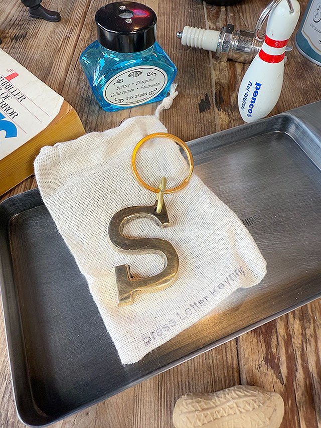 ブラス　イニシャルレター　キーホルダー　（S） ■ アメリカン雑貨 アメリカ雑貨 |  | 05