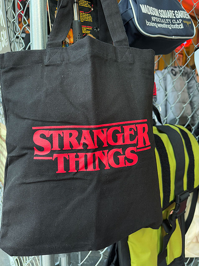 Netflixドラマ　ストレンジャーシングス　タイトルロゴ　オフィシャル　トートバッグ ■ アメリカン雑貨 アメリカ雑貨 |  | 01