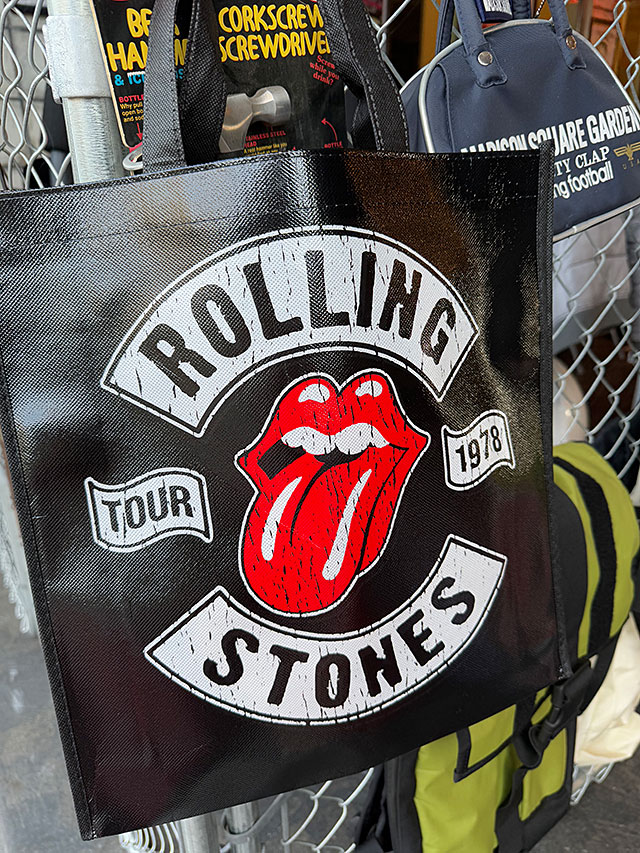 The Rolling Stones ロゴ入り 合成皮革 バッグ 大きめ The Rolling Stones ロゴ入り 合成皮革 バッグ 大きめ