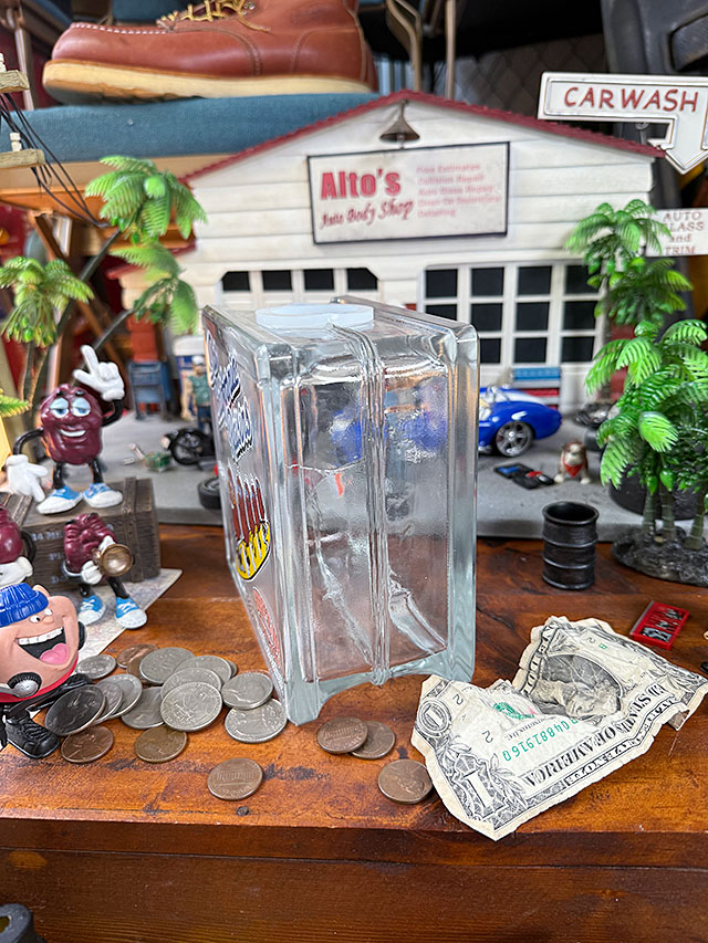 キャラクターアド　ガラスブロックバンク　（カリフォルニアレーズン）　貯金箱 ■ アメリカン雑貨 アメリカ雑貨 |  | 03