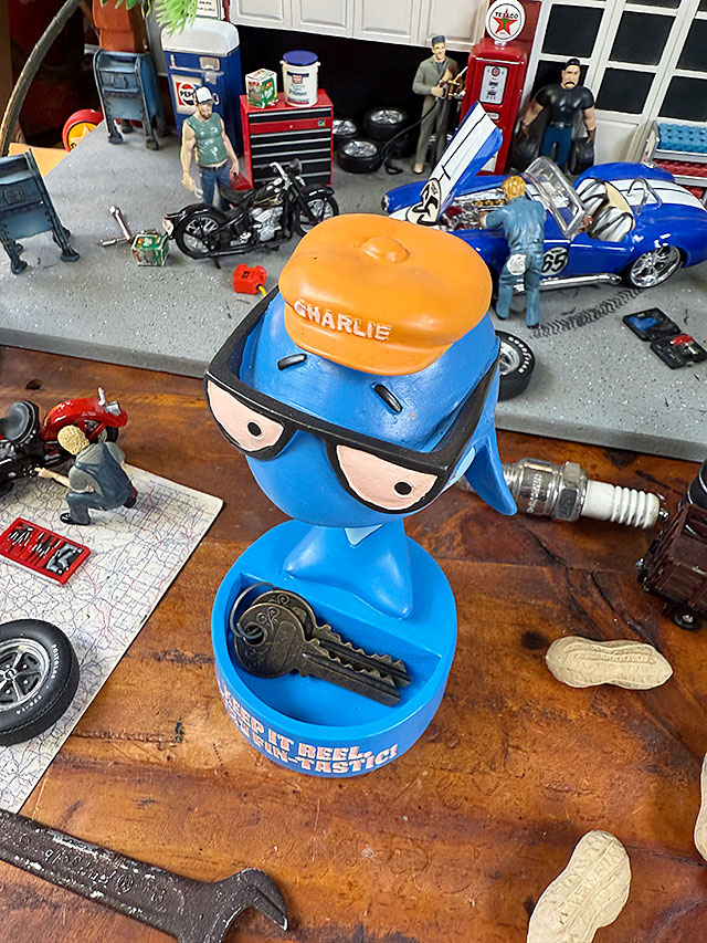 チャーリー・ザ・ツナ　メッセージ　レジントレイ　ポリレジン　スタチュー ■ アメリカン雑貨 アメリカ雑貨 |  | 01