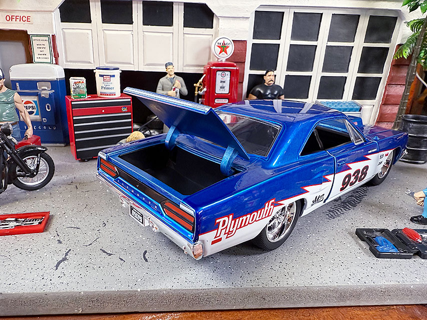 プリムスロードランナー1/18scale 青 楽天市場】ミニカー 1/18 AUTOWORLD☆1970 プリムス・スーパー