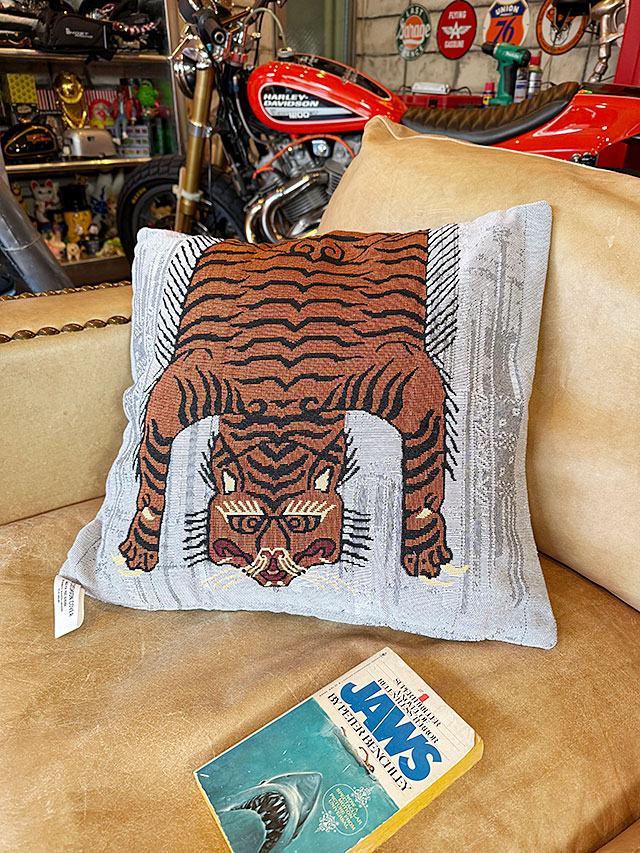 ポストジェネラル　チベタン　タイガー　クッション ■ アメリカン雑貨 アメリカ雑貨 | 