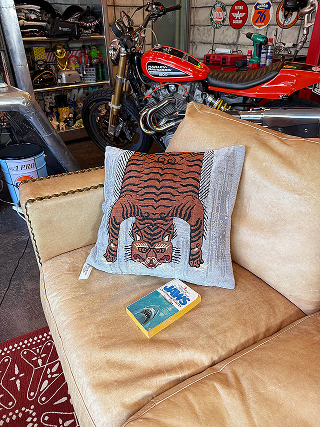 ポストジェネラル　チベタン　タイガー　クッション ■ アメリカン雑貨 アメリカ雑貨 |  | 05
