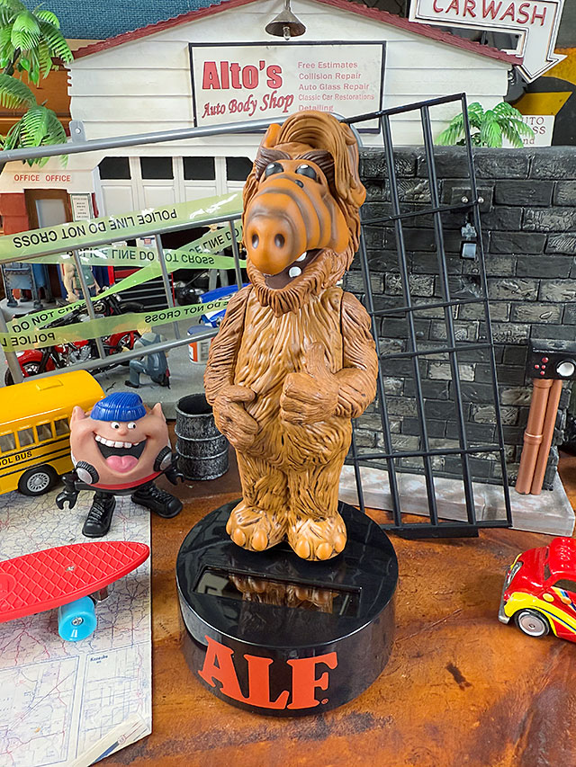 NECA　アルフ　ボディノッカー　太陽光でユラユラゆれる ■ アメリカ雑貨 アメリカン雑貨 | 