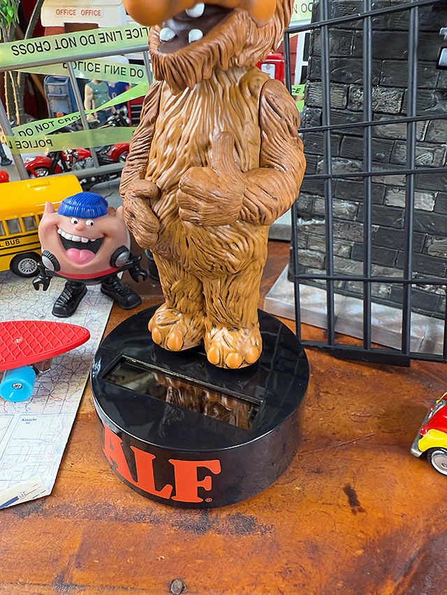 NECA　アルフ　ボディノッカー　太陽光でユラユラゆれる ■ アメリカ雑貨 アメリカン雑貨 |  | 03