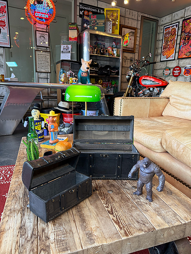 海賊宝箱　アンティークトランクケース　2個セット　（レトロブラック） ■ アメリカン雑貨 アメリカ雑貨 |  | 04