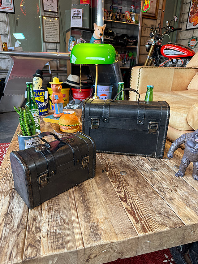 海賊宝箱　アンティークトランクケース　2個セット　（レトロブラック） ■ アメリカン雑貨 アメリカ雑貨 |  | 05