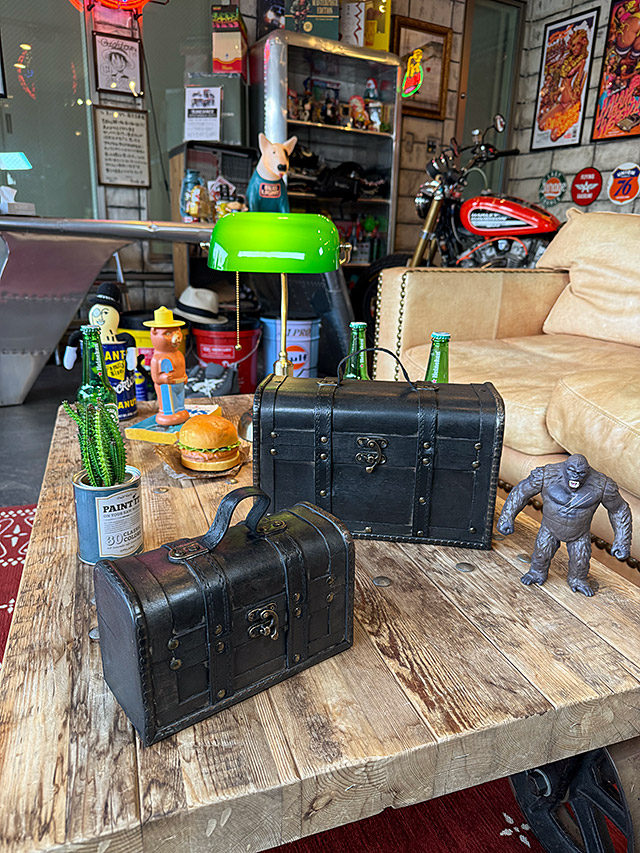 海賊宝箱　アンティークトランクケース　2個セット　（レトロブラック） ■ アメリカン雑貨 アメリカ雑貨 |  | 06