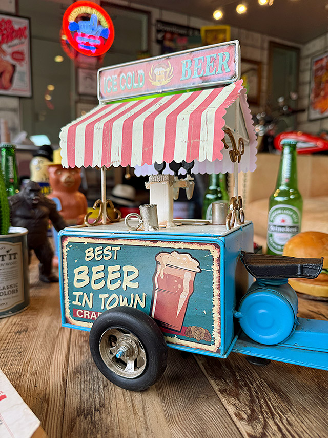 ビール屋さんの移動販売車 三輪スクーター ブリキオブジェ