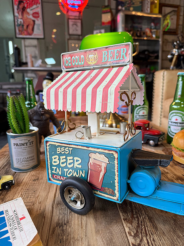 ビール屋さんの移動販売車 三輪スクーター ブリキオブジェ