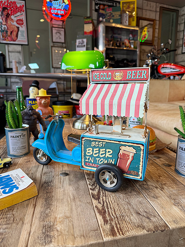 ビール屋さんの移動販売車 三輪スクーター ブリキオブジェ