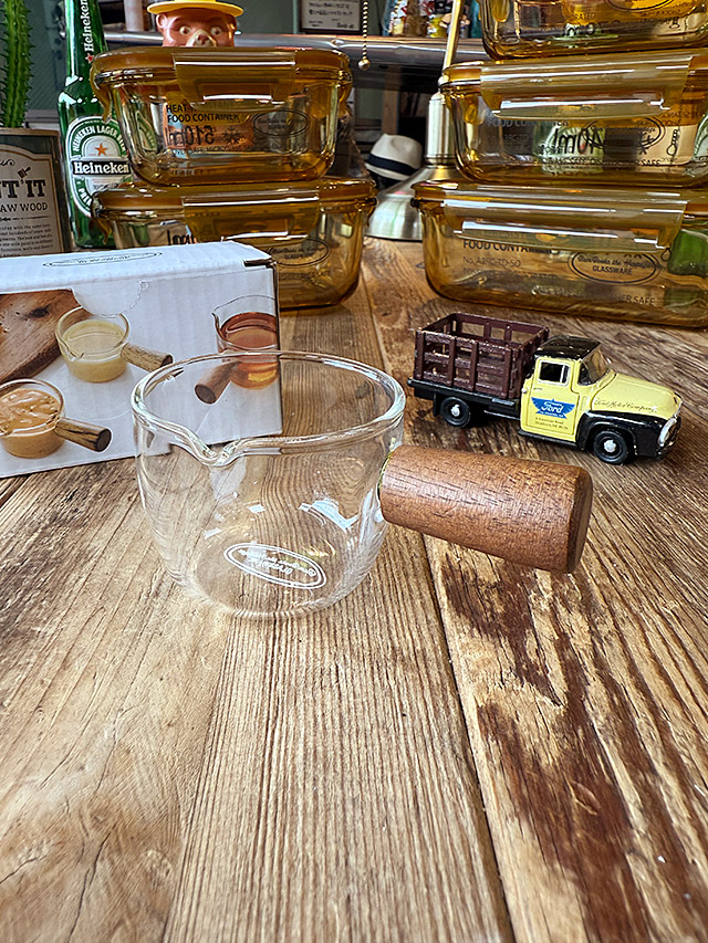 ウッデンハンドル　ピッチャー　耐熱ガラス製　ミニピッチャー ■ アメリカン雑貨 アメリカ雑貨 | 