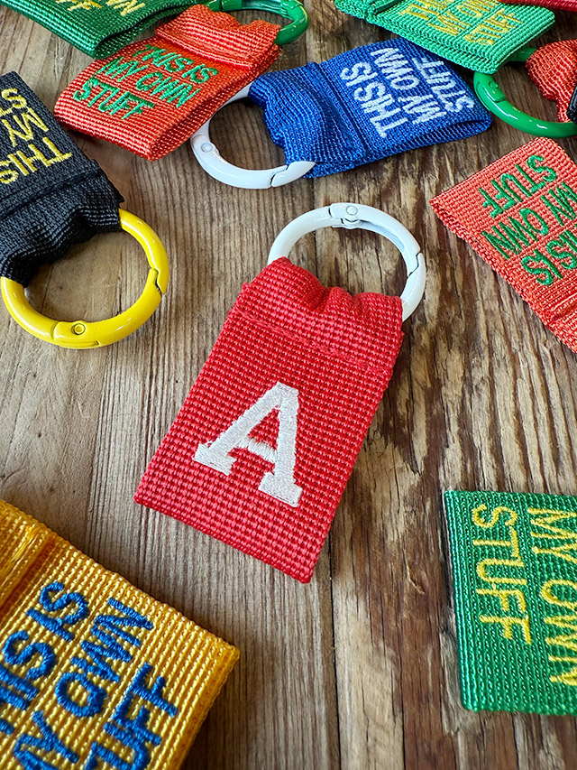 カレッジ　イニシャルレター　タグ　（A）　キーホルダー ■ アメリカン雑貨 アメリカ雑貨 | 