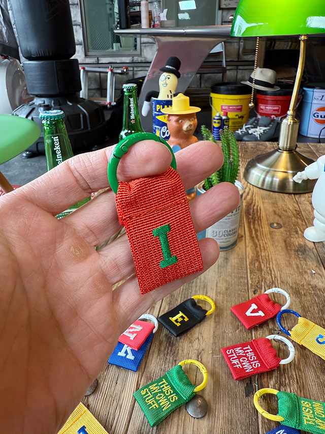 カレッジ　イニシャルレター　タグ　（I）　キーホルダー ■ アメリカン雑貨 アメリカ雑貨 |  | 02