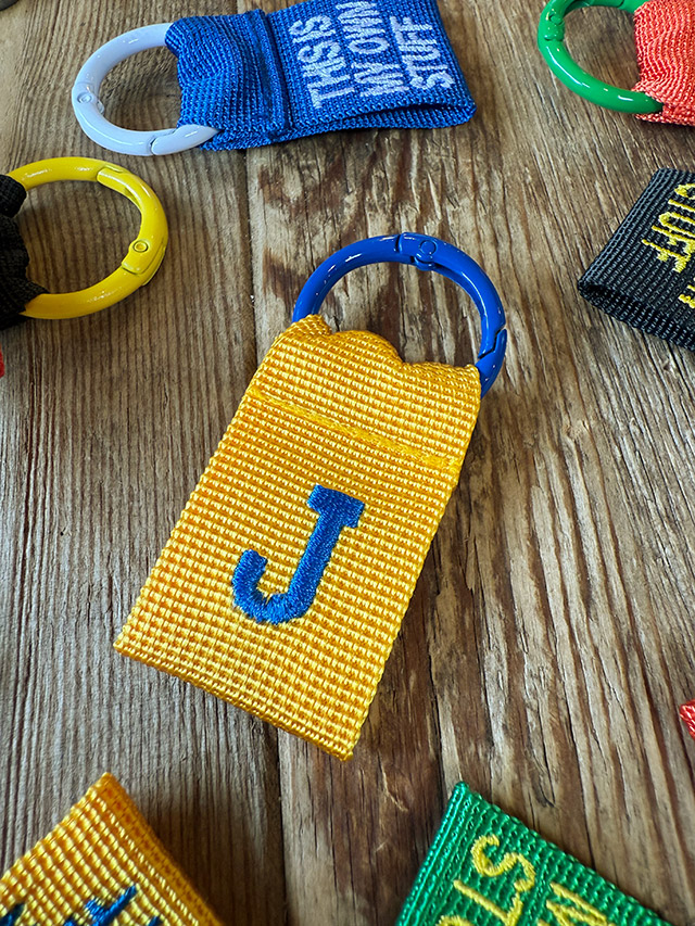 カレッジ イニシャルレター タグ （J） キーホルダー □ アメリカン