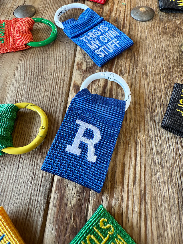 カレッジ　イニシャルレター　タグ　（R）　キーホルダー ■ アメリカン雑貨 アメリカ雑貨 | 