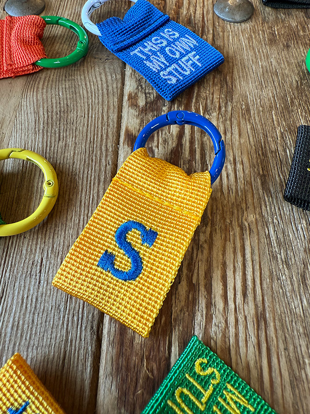 カレッジ　イニシャルレター　タグ　（S）　キーホルダー ■ アメリカ雑貨 アメリカン雑貨 | 