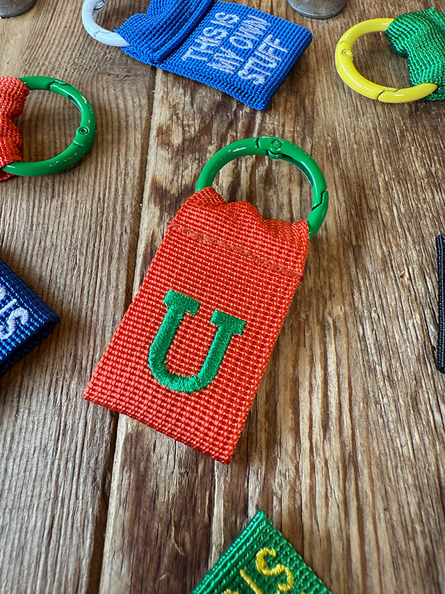 カレッジ　イニシャルレター　タグ　（U）　キーホルダー ■ アメリカン雑貨 アメリカ雑貨 | 