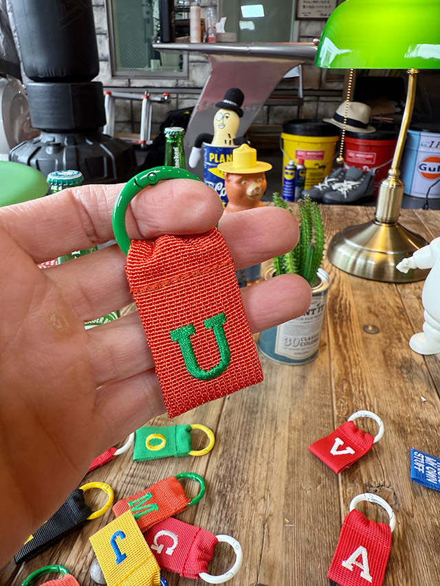 カレッジ　イニシャルレター　タグ　（U）　キーホルダー ■ アメリカン雑貨 アメリカ雑貨 |  | 02