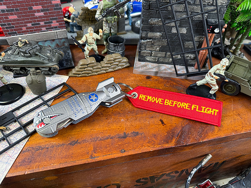 タックフォース　シャークボム　キーケース　（シルバー）タックファイター 最大3本まで収納可能　栓抜き付き ■ アメリカン雑貨 |  | 09