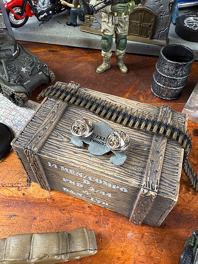 ミリタリーピンバッジ　（マリーンブルドッグ） ■ アメリカン雑貨 アメリカ雑貨 |  | 02