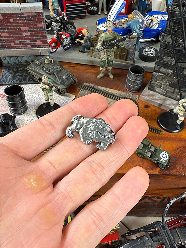 ミリタリーピンバッジ　（マリーンブルドッグ） ■ アメリカン雑貨 アメリカ雑貨 |  | 03