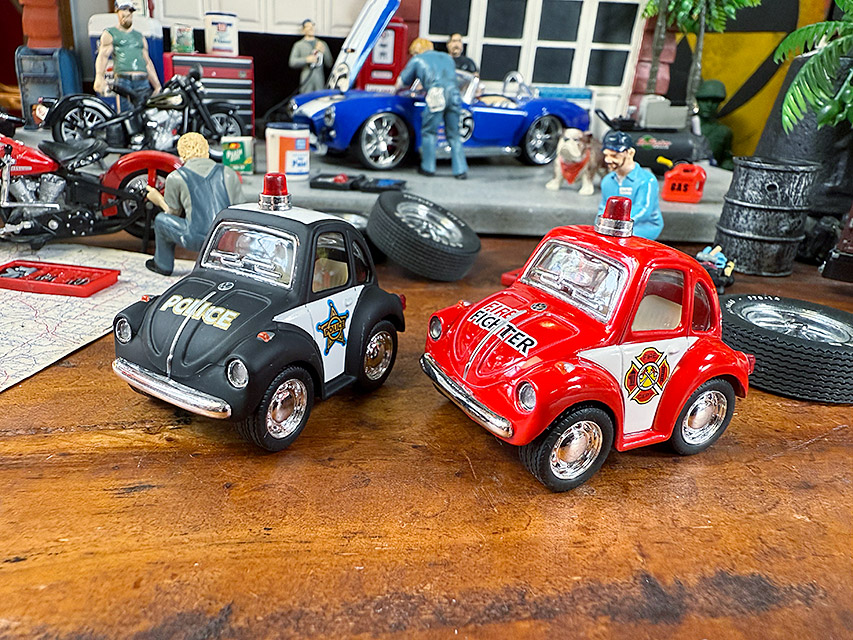 ファニー　クラシックビートル　ポリスカー＆消防車　ダイキャストミニカー　（2台セット） ■ アメリカン雑貨 アメリカ雑貨 | 