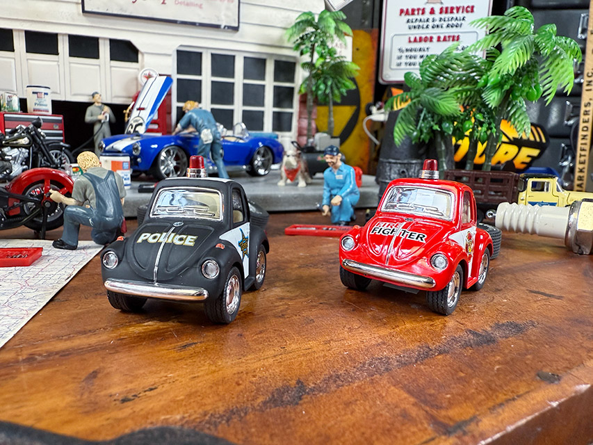 ファニー　クラシックビートル　ポリスカー＆消防車　ダイキャストミニカー　（2台セット） ■ アメリカン雑貨 アメリカ雑貨 |  | 02