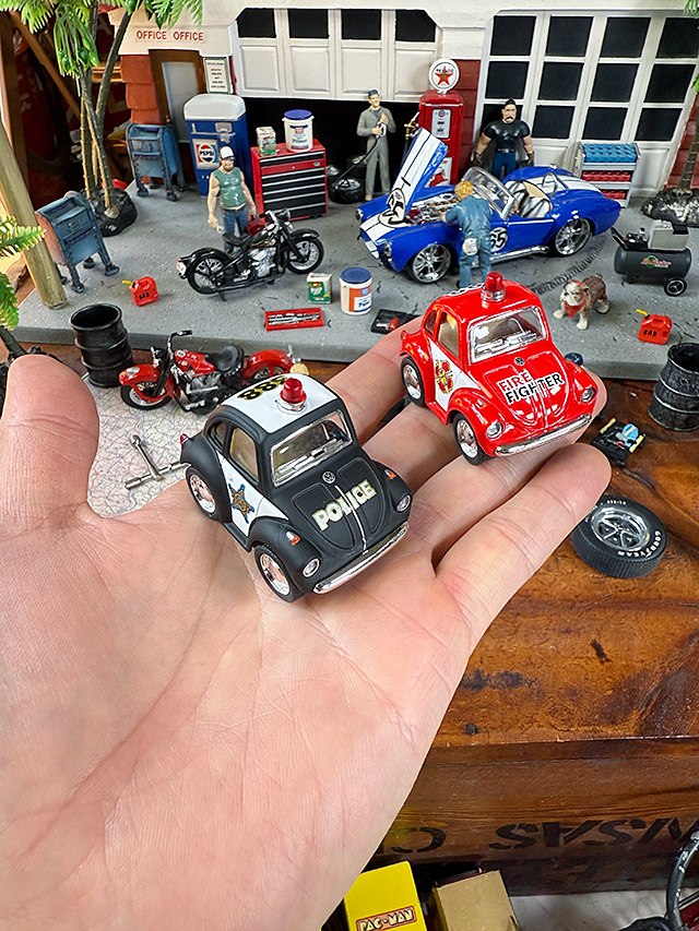 ファニー　クラシックビートル　ポリスカー＆消防車　ダイキャストミニカー　（2台セット） ■ アメリカン雑貨 アメリカ雑貨 |  | 05