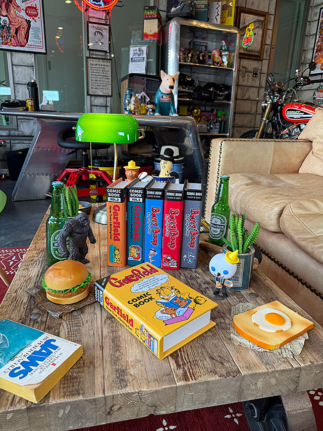 ガーフィールド　コミック　ブックボックス　（イエロー）　シークレットボックス　隠し収納箱 ■ アメリカン雑貨 アメリカ雑貨 |  | 06