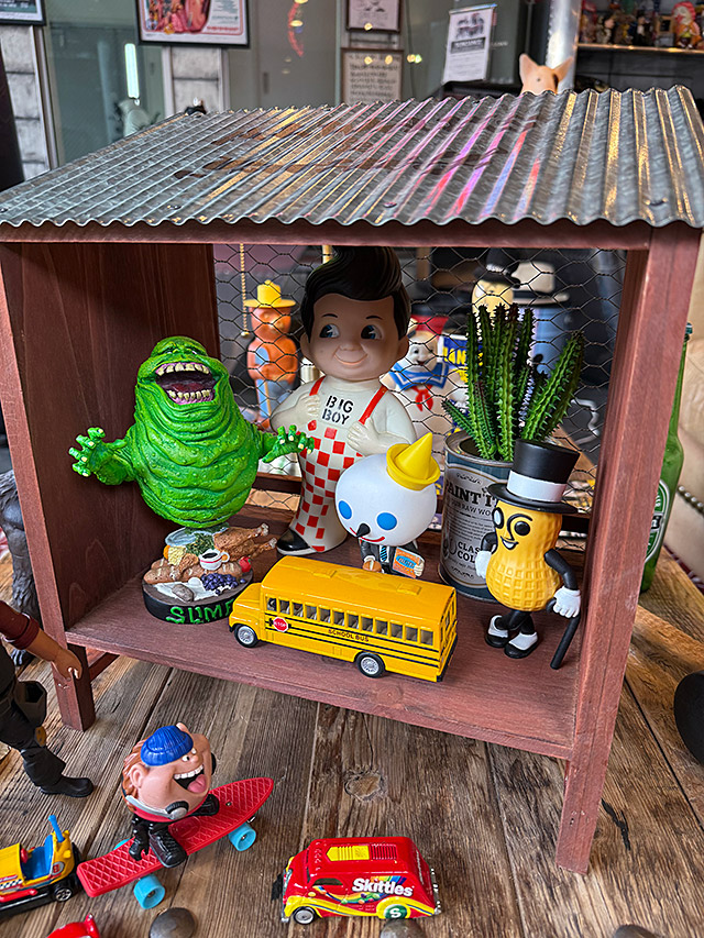 ジャンク小屋 ウッドキャビネット ディスプレイ台 （シルバー