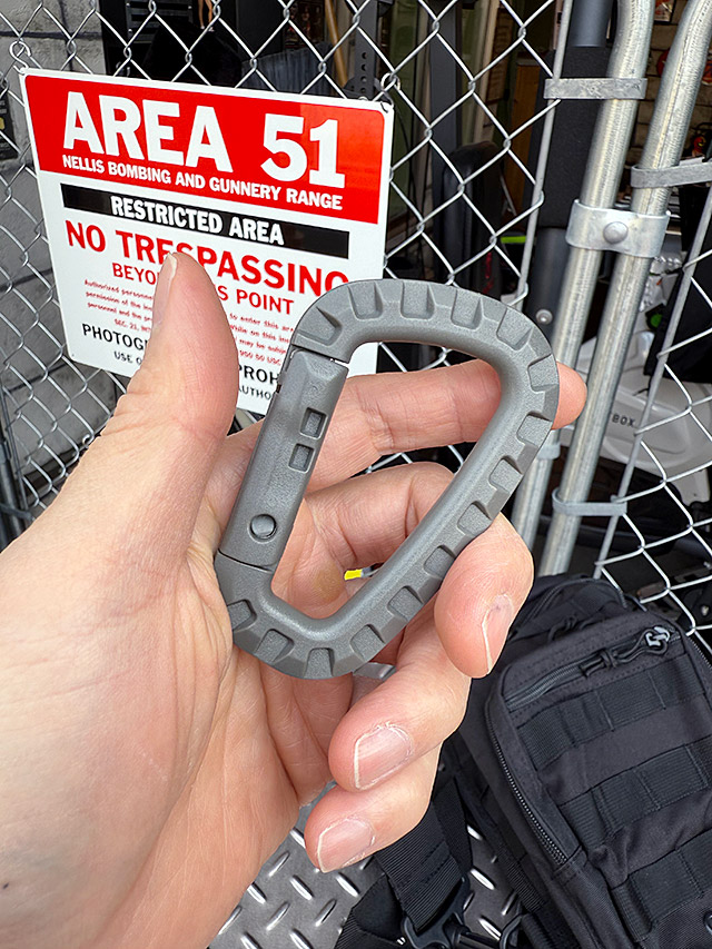 ミリタリー　U.S.タイプ　カラビナフック　Dリング　（グレー）　単品 ■ アメリカン雑貨 アメリカ雑貨 | 