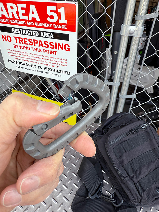 ミリタリー　U.S.タイプ　カラビナフック　Dリング　（グレー）　単品 ■ アメリカン雑貨 アメリカ雑貨 |  | 01