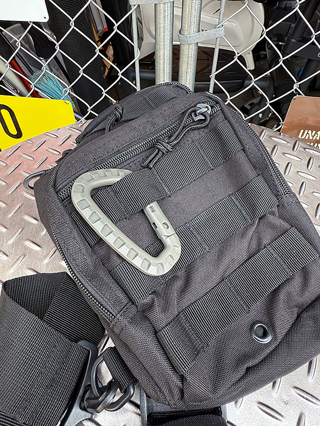 ミリタリー　U.S.タイプ　カラビナフック　Dリング　（グレー）　単品 ■ アメリカン雑貨 アメリカ雑貨 |  | 02