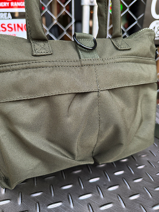 米軍タイプ　ミニ　ヘルメットバッグ　（オリーブ）　2WAYバッグ　ショルダーストラップ付き　トートバッグ |  | 03