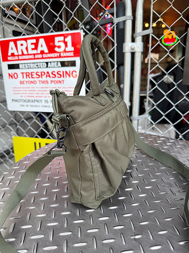 米軍タイプ　ミニ　ヘルメットバッグ　（オリーブ）　2WAYバッグ　ショルダーストラップ付き　トートバッグ |  | 04