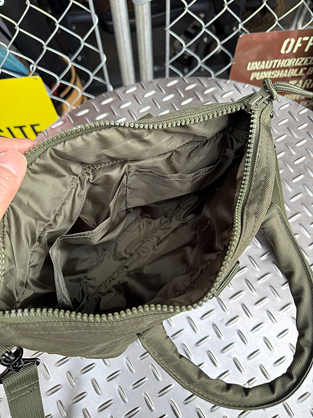 米軍タイプ　ミニ　ヘルメットバッグ　（オリーブ）　2WAYバッグ　ショルダーストラップ付き　トートバッグ |  | 07