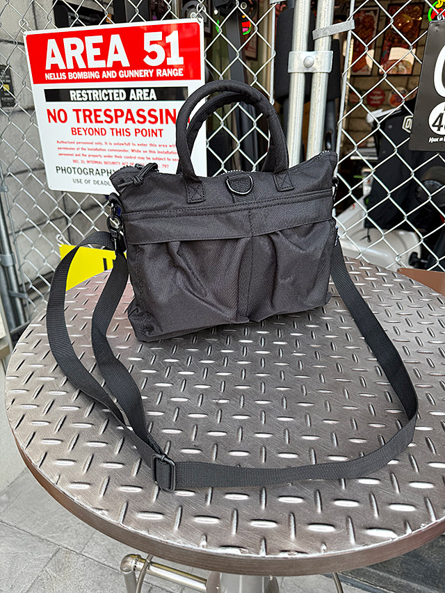 米軍タイプ　ミニ　ヘルメットバッグ　（ブラック）　2WAYバッグ　ショルダーストラップ付き　トートバッグ | 