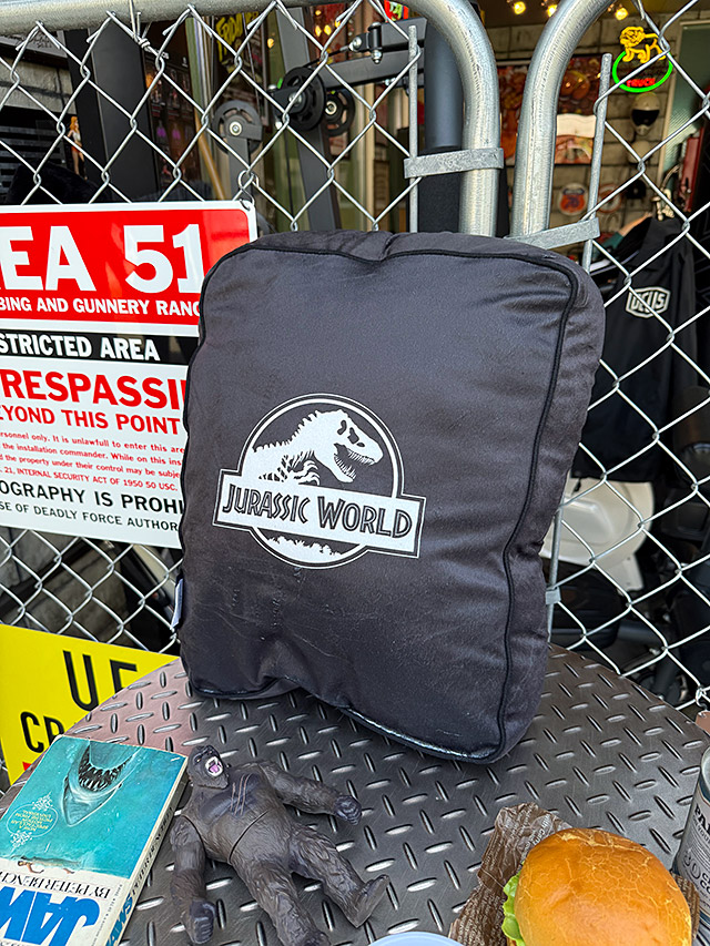 ジュラシックワールド　パークサイン　クッション　（ダイナソースポット）　ジュラシックパーク　オフィシャルグッズ |  | 02