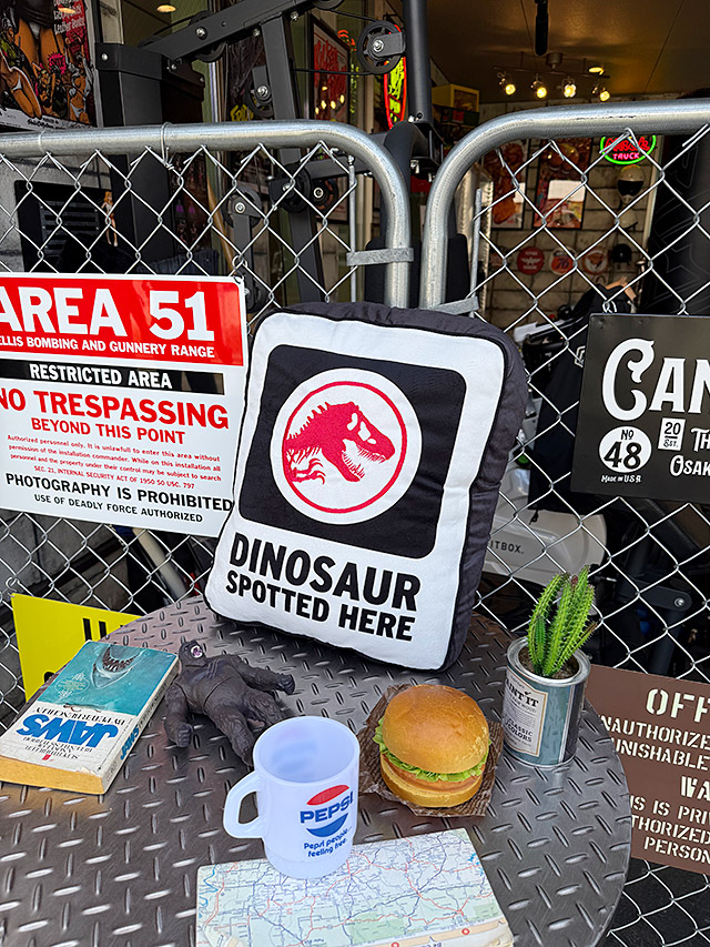 ジュラシックワールド　パークサイン　クッション　（ダイナソースポット）　ジュラシックパーク　オフィシャルグッズ |  | 03