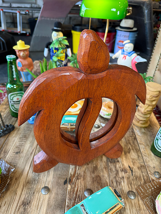 幸せを運ぶハワイの海の守り神　ホヌ　ウッデン　ウォールミラー　木製　鏡 ■ アメリカン雑貨 アメリカ雑貨 |  | 03