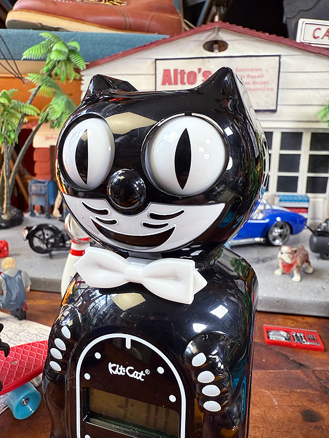 目玉がキョロキョロ動く！　キットキャット　デジタルアラームクロック　（クラシックブラック）　MADE IN U.S.A.　置き時計　アラーム機能 |  | 02